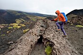 Italien, Sizilien, Regionaler Naturpark Ätna, Ätna, von der UNESCO zum Weltnaturerbe erklärt, Silvestri-Krater, Mini-Lavatunnel