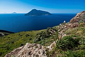 Italien, Sizilien, Liparische Inseln, die von der UNESCO zum Weltkulturerbe erklärt wurden, Lipari, Inseln Salina, Alicudi und Filicudi von der Chiesa vieja von Quattropani