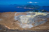 Italien, Sizilien, Äolische Inseln, die zum UNESCO-Welterbe gehören, Vulcano, Wanderung um den zentralen Krater