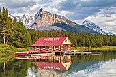 Kanada, Alberta, Kanadische Rocky Mountains, die zum UNESCO-Welterbe gehören, Jasper National Park, Maligne Lake