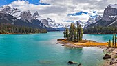 Canada, Alberta, Canadian Rocky Mountains listed as UNESCO World Heritage Site, Jasper National Park, Maligne lake and Spirit Island