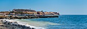 Senegal, Dakar, Insel Goree, UNESCO-Welterbe, Blick auf die Uferpromenade und auf den Pier