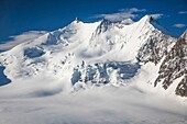 Schweiz, Kanton Wallis, das Nadelhorn (4327m) und das Stecknadelhorn (4241m) (Luftaufnahme)