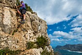 Italien, Sizilien, Cornino, Monte Cofano, 659 m, Schlüsselstelle beim Klettern oder kleiner Zugang zum Gipfelgrat