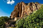 Italien, Sizilien, Cornino, Scurati, Mangiapane-Höhle, Höhlenschäferei und traditioneller Bauernhof