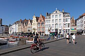 Belgien, Ostflandern, Gent, Grasbrug-Brücke, die die Lys überspannt und die Graslei (Kräuterkai) und die Korenlei (Weizenkai) verbindet