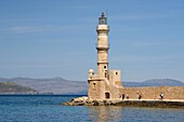 Griechenland, Kreta, Chania, venezianischer Hafen, Leuchtturm aus dem fünfzehnten Jahrhundert