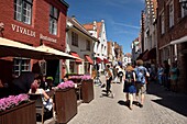 Belgium, West Flanders, Bruges, southern part of the historic center listed as a UNESCO World Heritage, Wijngaardplein Square, tourists and terraces in Wijngaardstraat