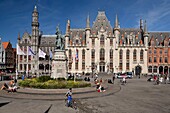 Belgium, West Flanders, Bruges, historical center listed as a UNESCO World Heritage, Grand Place, Provinciaal Hof or provincial palace, the historium museum and statue of Jan Breydel and Pieter de Coninck who headed the Bruges Mornings of 1302 massacring supporters of the King of France