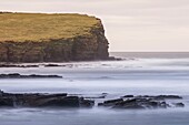 United Kingdom, Scotland, Orkney Islands, Mainland, Birsay Bay, view on the rocky coast and and Brough of Birsay islet