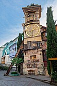 Georgien, Tiflis, Alt-Tiflis oder Dzveli Kalaki, der Uhrenturm, erbaut 2010 von Rezo Gabriadze