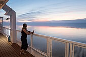 Kanada, Ontario, Toronto, Kreuzfahrt auf dem Ontariosee mit der Victory 2, Sonnenuntergang vom Deck