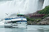 Canada, Ontario, Niagara Falls, boat tour in front of the american part of Niagara Falls