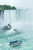 Canada, Ontario, Niagara Falls, boat tour in front of Niagara Falls