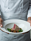 Cook with seasoned tuna and aubergine dish