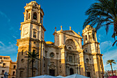 Die Catedral de la Santa Cruz (Kathedrale des Heiligen Kreuzes), Altstadt, Cádiz, Andalusien, Spanien, Europa