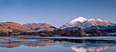 Ben Lui und Kilchurn Castle über Loch Awe, Loch Awe, Argyll und Bute, Schottische Highlands, Schottland, Vereinigtes Königreich, Europa