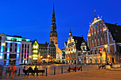 St. Peter's Church, statue of Roland, House of the Blackheads and Schwabe House, City Hall Square, Ratslaukums,UNESCO World Heritage Site, Riga, Latvia, Baltic region, Europe