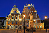 Rolandsstatue, Haus der Schwarzhäupter und Schwabe-Haus, Rathausplatz, Ratslaukums, UNESCO-Welterbe, Riga, Lettland, Baltikum, Europa