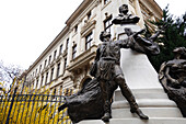 Statue von Eugeniu Carada in der Lipscani-Straße, Zentrum von Bukarest, Rumänien, Europa