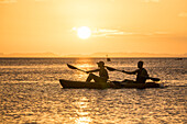 Sonnenuntergang über dem Nicaraguasee, Insel Ometepe, Bundesstaat Rivas, Nicaragua, Mittelamerika