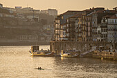 Fluss Douro bei Sonnenuntergang, Porto, Bezirk Porto, Norte, Portugal, Europa