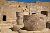 Säulenbasen, Große Hypostylhalle, Medinet Habu, Totentempel von Ramses III., 1187-56 v. Chr., Antikes Theben, UNESCO-Welterbe, Luxor, Ägypten, Nordafrika, Afrika