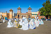 Orthodoxe Frauen beten bei der Osterzeremonie, Koptische Kathedrale St. Mariam, Asmara, Eritrea, Afrika