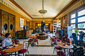 Interieur eines Art-Deco-Cafés, Asmara, Eritrea, Afrika