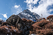 Aufstieg zum felsigen Gipfel des Langtang Lirung, Langtang Valley Trek, Himalaya, Nepal, Asien