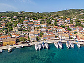 Luftaufnahme von Gaios, dem Haupthafen auf der Insel Paxos, Paxos, Ionische Inseln, Griechische Inseln, Griechenland, Europa