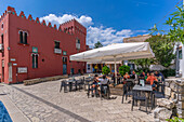 View of cafe and Museo Casa Rossa di Anacapri, Anacapri, Isle of Capri, Campania, Italy, Mediterranean, Europe