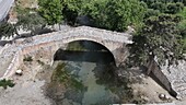 Luftaufnahme der alten Brücke in Preveli, Provinz Chania, Kreta, Griechische Inseln, Griechenland, Europa