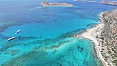 Luftaufnahme der Lagune von Balos, des Strandes von Balos und des Kaps Tigani, Halbinsel Gramvousa, Region Chania, Kreta, Griechische Inseln, Griechenland, Europa