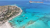 Luftaufnahme der Lagune von Balos, des Strandes von Balos und des Kaps Tigani, Halbinsel Gramvousa, Region Chania, Kreta, Griechische Inseln, Griechenland, Europa