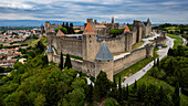 Luftaufnahme der Zitadelle Cite de Carcassonne, UNESCO-Weltkulturerbe, Carcassonne, Aude, Okzitanien, Frankreich, Europa