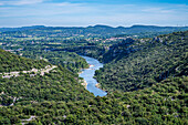 Luftaufnahme der Ardeche-Schlucht (Gorges de l'Ardeche), Ardeche, Auvergne-Rhone-Alpes, Frankreich, Europa