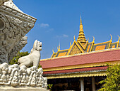 Außenansicht einer Stupa in den Anlagen des Königspalastes in Phnom Penh, Kambodscha, Indochina, Südostasien, Asien