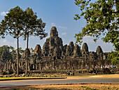 Bayon, der Staatstempel von König Jayavarman VII. aus dem späten 12. Jahrhundert, UNESCO-Weltkulturerbe, inmitten von Angkor Thom, Kambodscha, Indochina, Südostasien, Asien