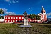 Vasco da Gama statue in front of the Palace of San Paul, Island of Mozambique, UNESCO World Heritage Site, Mozambique, Africa