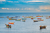 Bunte Fischerboote in Kigoma, Tanganjikasee, Tansania, Ostafrika, Afrika