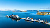 Luftaufnahme von Ushuaia, Beagle-Kanal, Feuerland, Argentinien, Südamerika