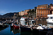 Camogli, ein Fischerdorf und Fremdenverkehrsort an der Westseite der Halbinsel Portofino, Camogli, Ligurien, Italien, Europa