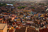 Bosa Stadt bunte Gebäude bei Sonnenuntergang, Bosa, Sardinien, Italien, Mittelmeer, Europa