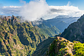 Berge um den Gipfel des Pico do Arieiro, Santana, Madeira, Portugal, Atlantik, Europa