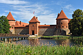 Burg Trakai auf einer Insel im Galve-See, Litauen, Europa