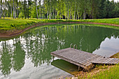 Kleiner See auf dem Gehöft, ländliche Unterkünfte in Miskiniskes, Aukstaitija-Nationalpark, Litauen, Europa