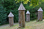 Alte Bienenstöcke im Imkereimuseum, Stripeikiai, Aukstaitija-Nationalpark, Litauen, Europa