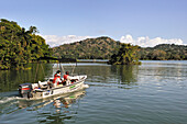 Bootsfahrt auf dem Chagres-Fluss, Republik Panama, Mittelamerika