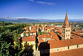 Blick auf die Dominikanerkirche San Giovanni, Saluzzo, Provinz Cuneo, Region Piemont, Italien, Europa